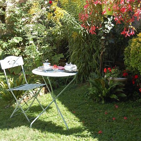 Jardins Secrets Bed & Breakfast อองกูแลม ภายนอก รูปภาพ
