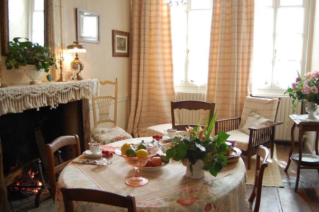Jardins Secrets Bed & Breakfast อองกูแลม ภายนอก รูปภาพ