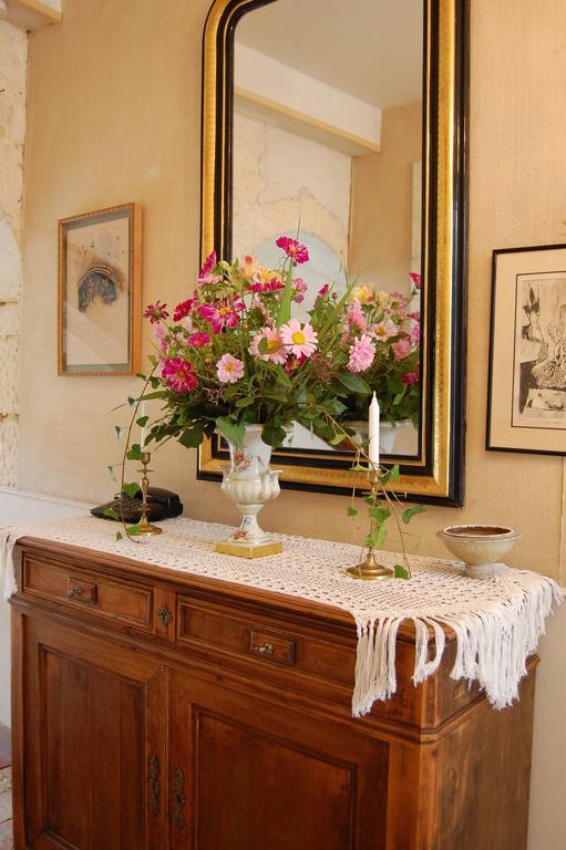Jardins Secrets Bed & Breakfast อองกูแลม ภายนอก รูปภาพ