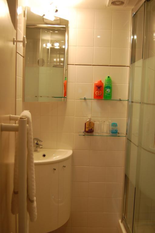 Jardins Secrets Bed & Breakfast อองกูแลม ภายนอก รูปภาพ
